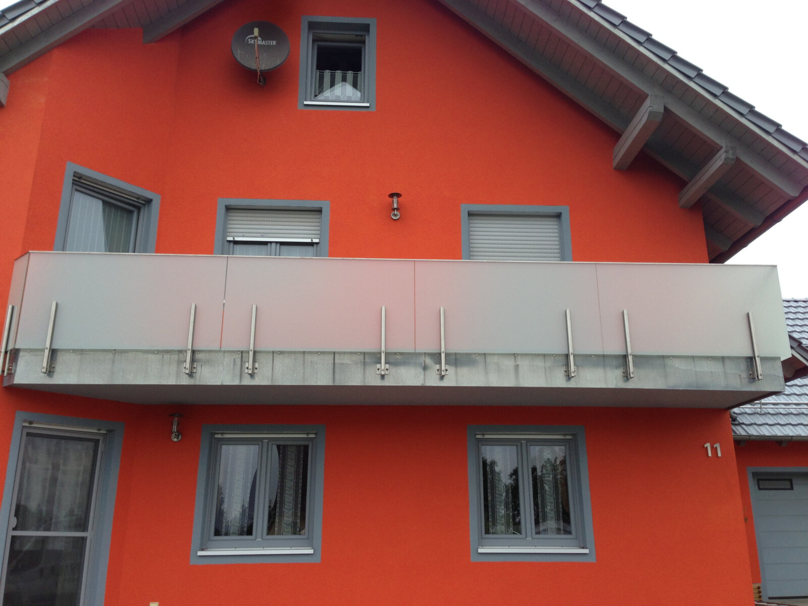 Balkon in milchweiß 
